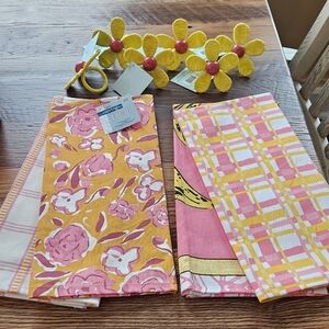 New Hobby Lobby Spring Hand Towels (4) and Napkin Ring Set (6)